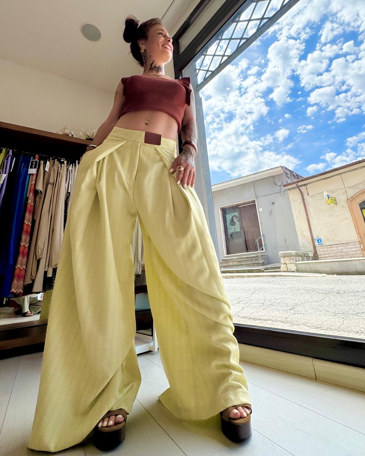 Top Cropped in Maglia a Costine con Volant – Ruggine (Taglia Unica)