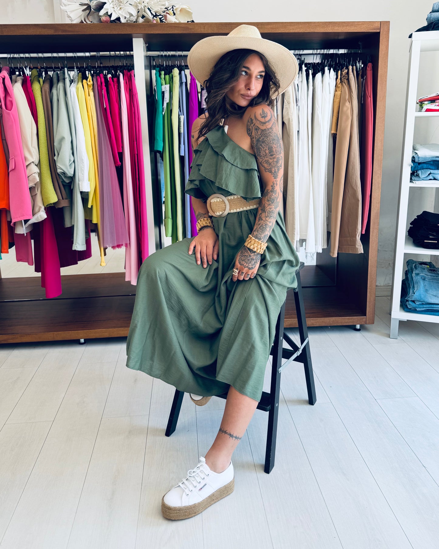 Abito Lungo con Scollo all'Americana e Volant - Stile Boho-Chic
