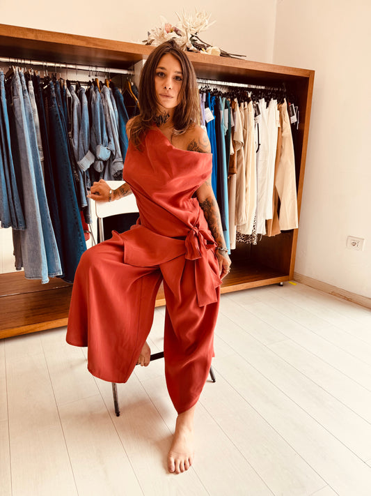 Coordinato Ruggine "Alba" Scollo Asimmetrico e Pantalone con Spacchi