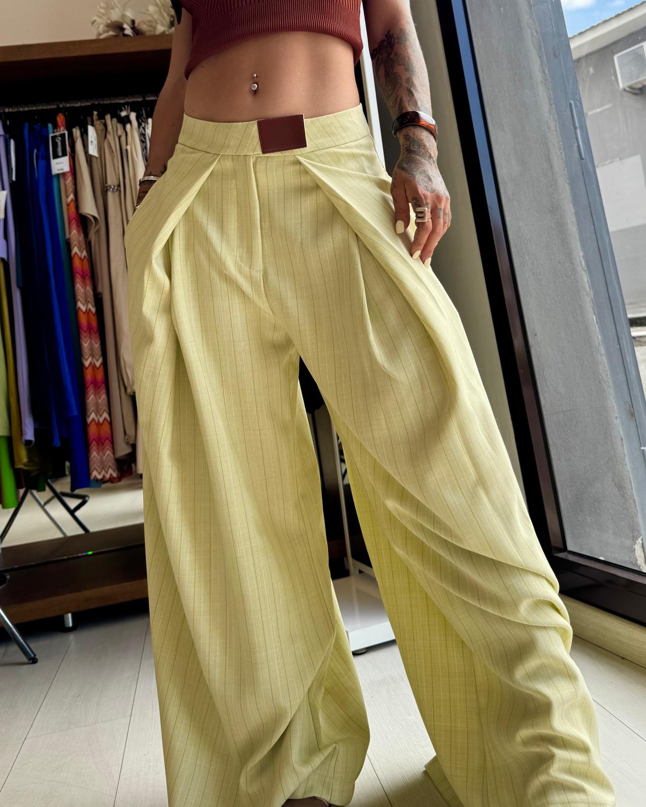 Pantalone Ampio Gessato con Patta Asimmetrica – Verde Lime Chiarissimo