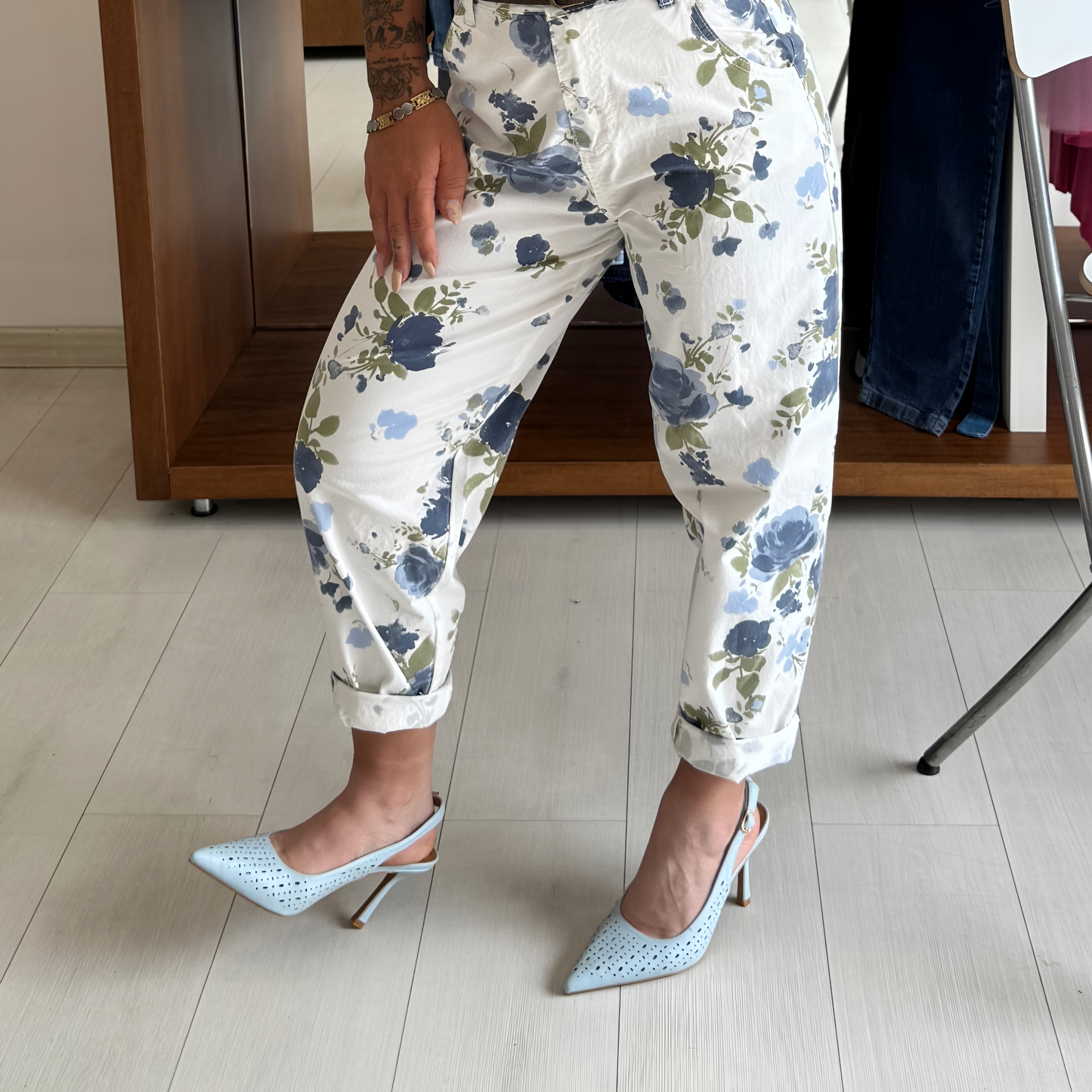 Décolleté Slingback Celeste Traforata con Tacco a Spillo
