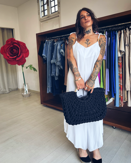 Tuta Lunga Elegante Bianca in Tessuto Leggero con Spalline Annodabili