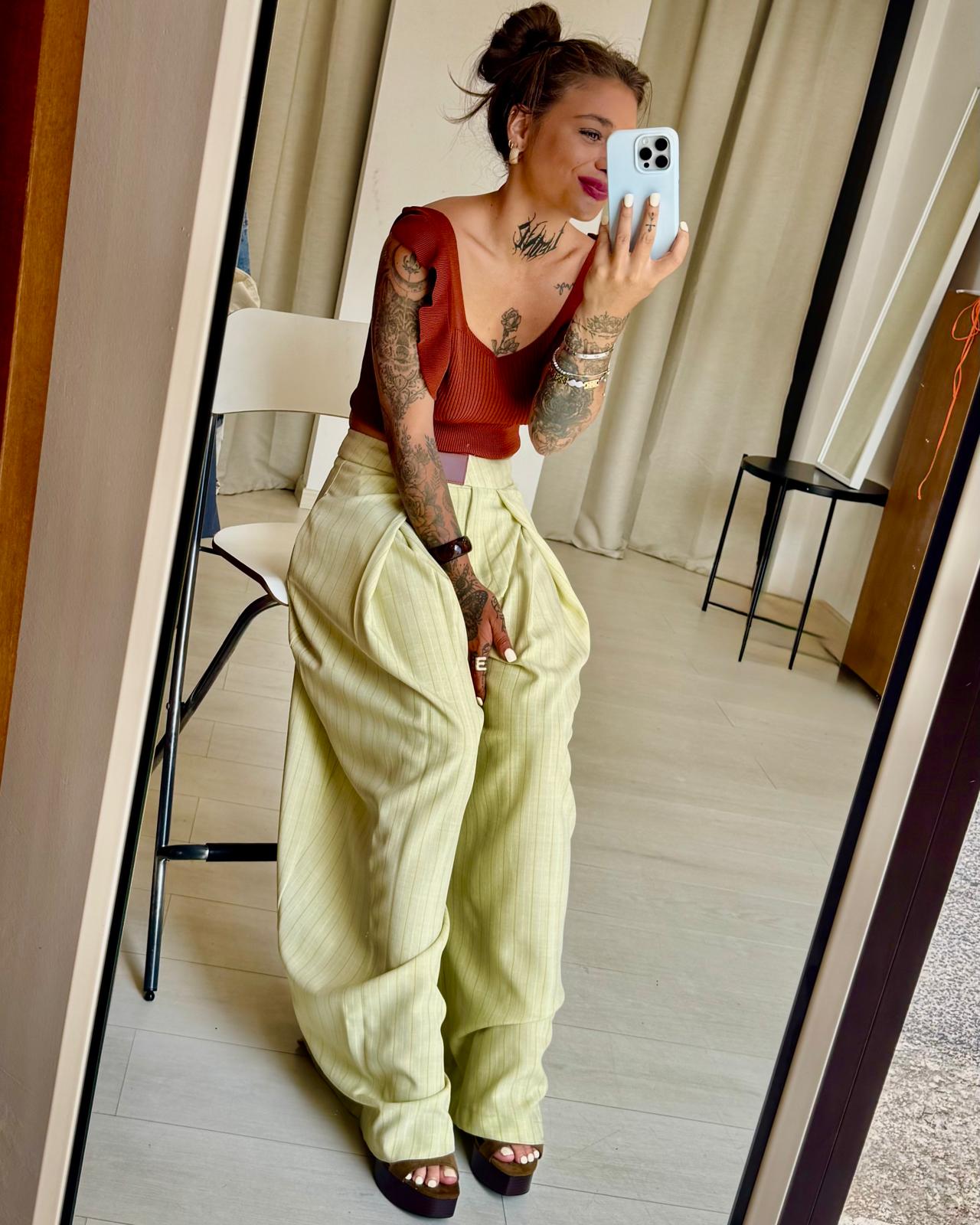Top Cropped in Maglia a Costine con Volant – Ruggine (Taglia Unica)