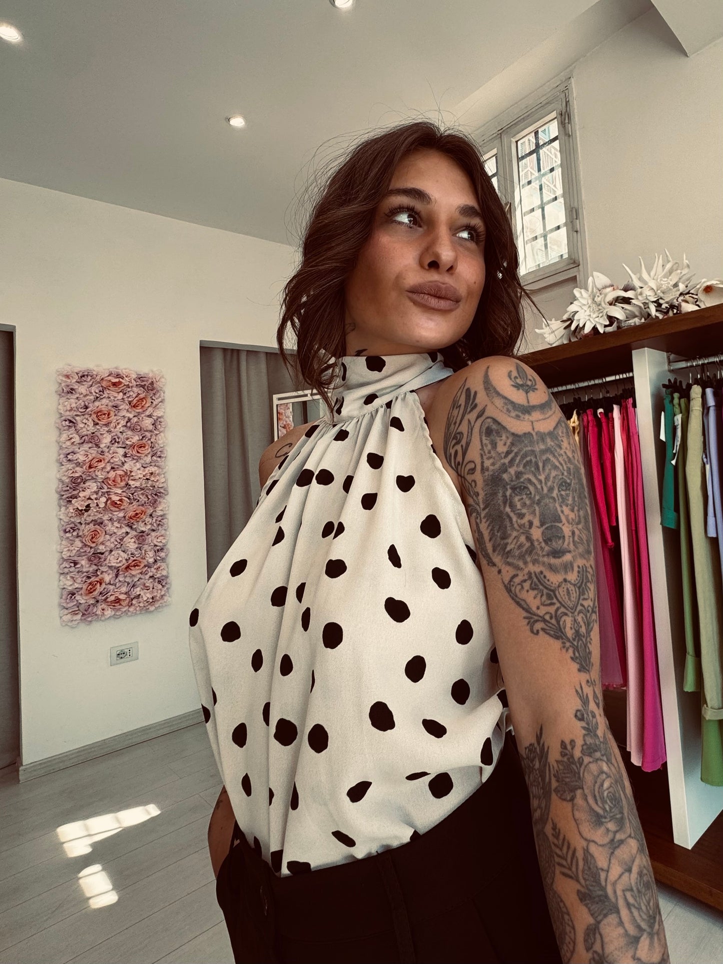 Top Halter a Pois con Maxi Fiocco Posteriore – Crema/Nero