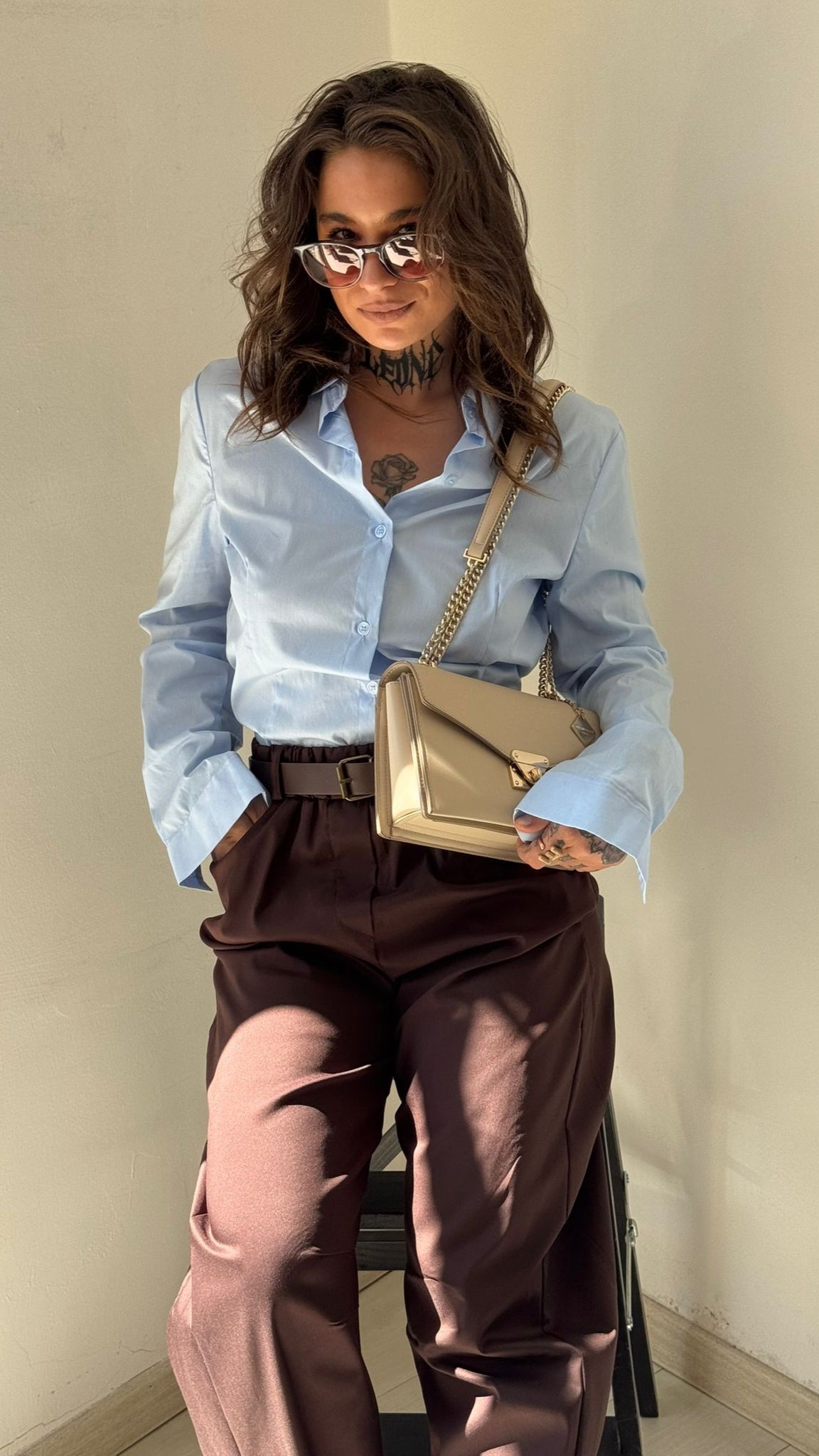 Camicia Azzurra Elegante e Versatile: Lo Stile che Cerchi