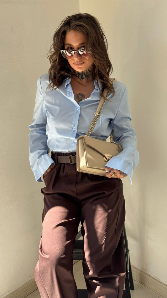 Camicia Azzurra Elegante e Versatile: Lo Stile che Cerchi